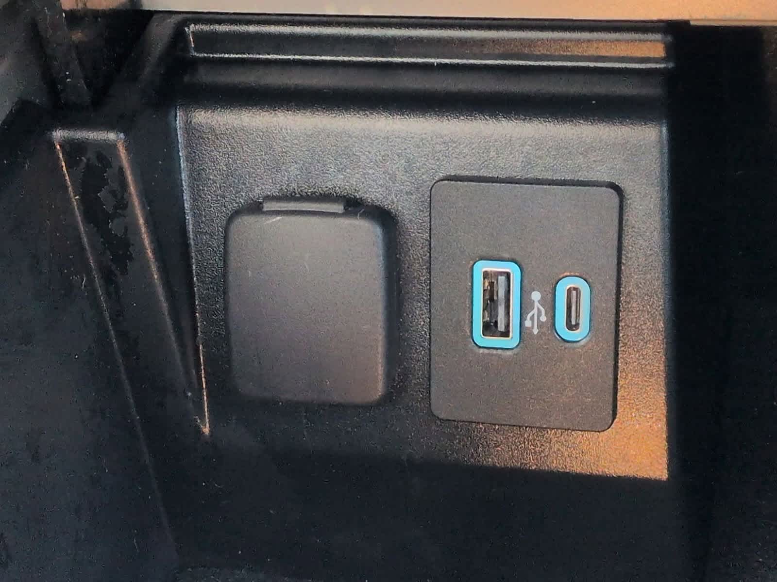 Thumbnail: 2022 Ford Explorer - 34