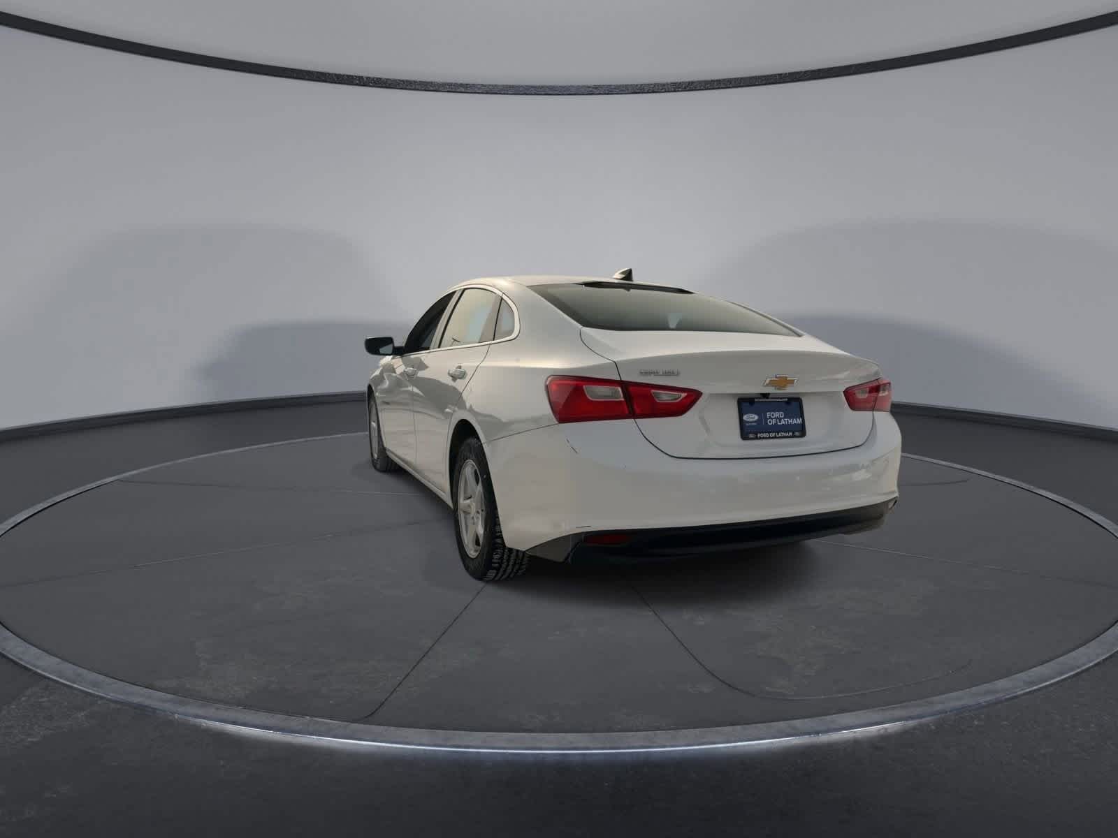 Thumbnail: 2017 Chevrolet Malibu - 7