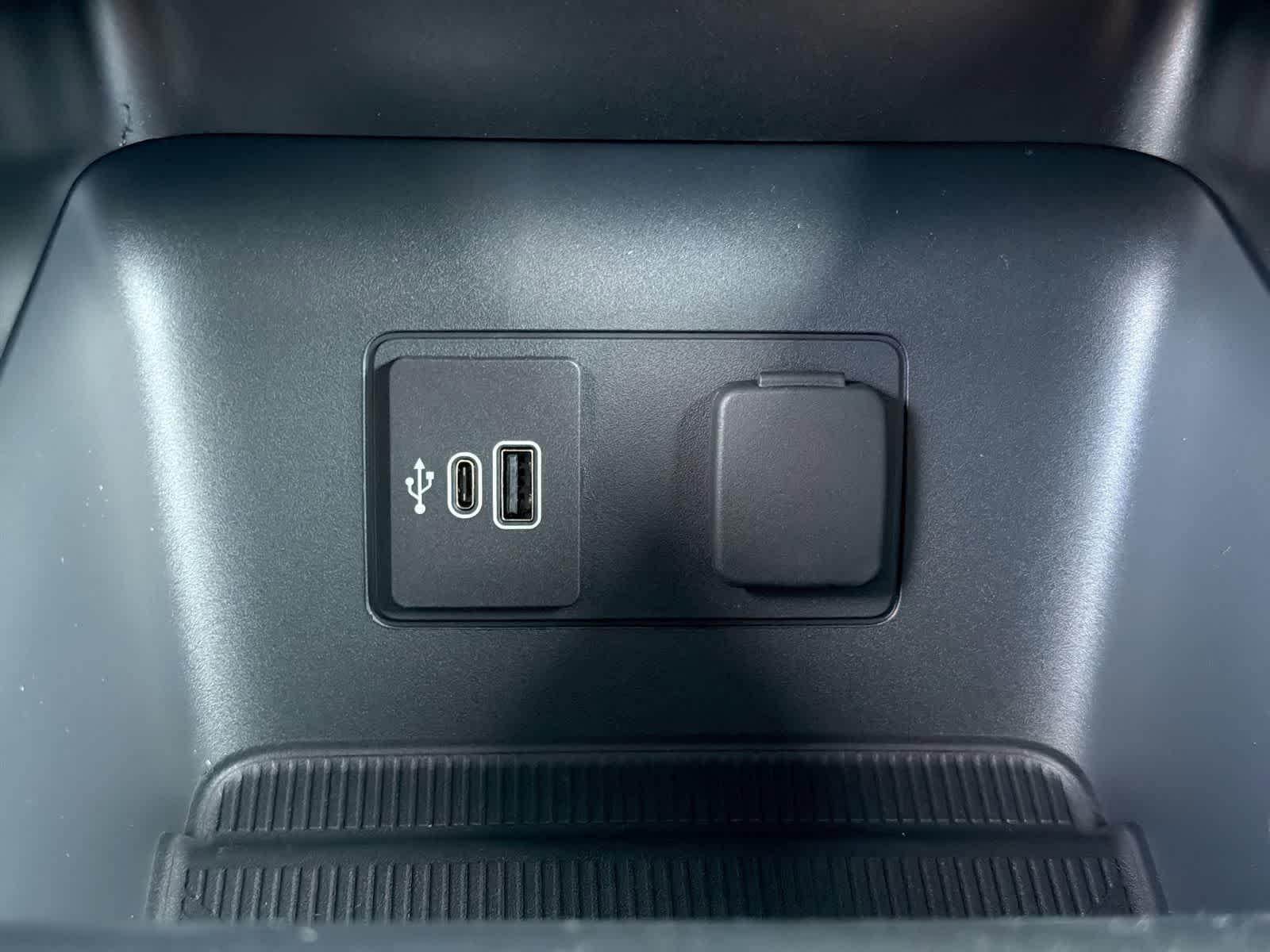 Thumbnail: 2026 Ford Explorer - 33