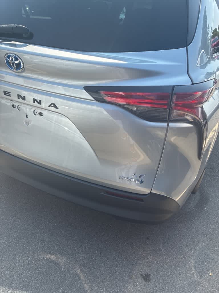 Thumbnail: 2021 Toyota Sienna - 3
