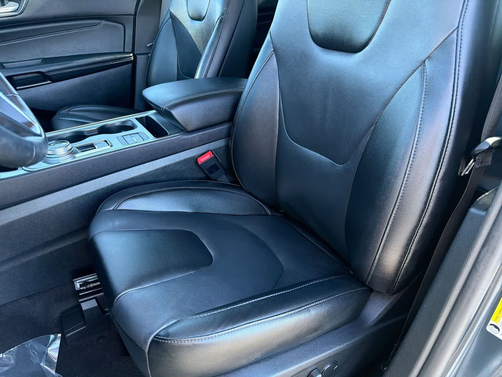 Thumbnail: 2022 Ford Edge - 16