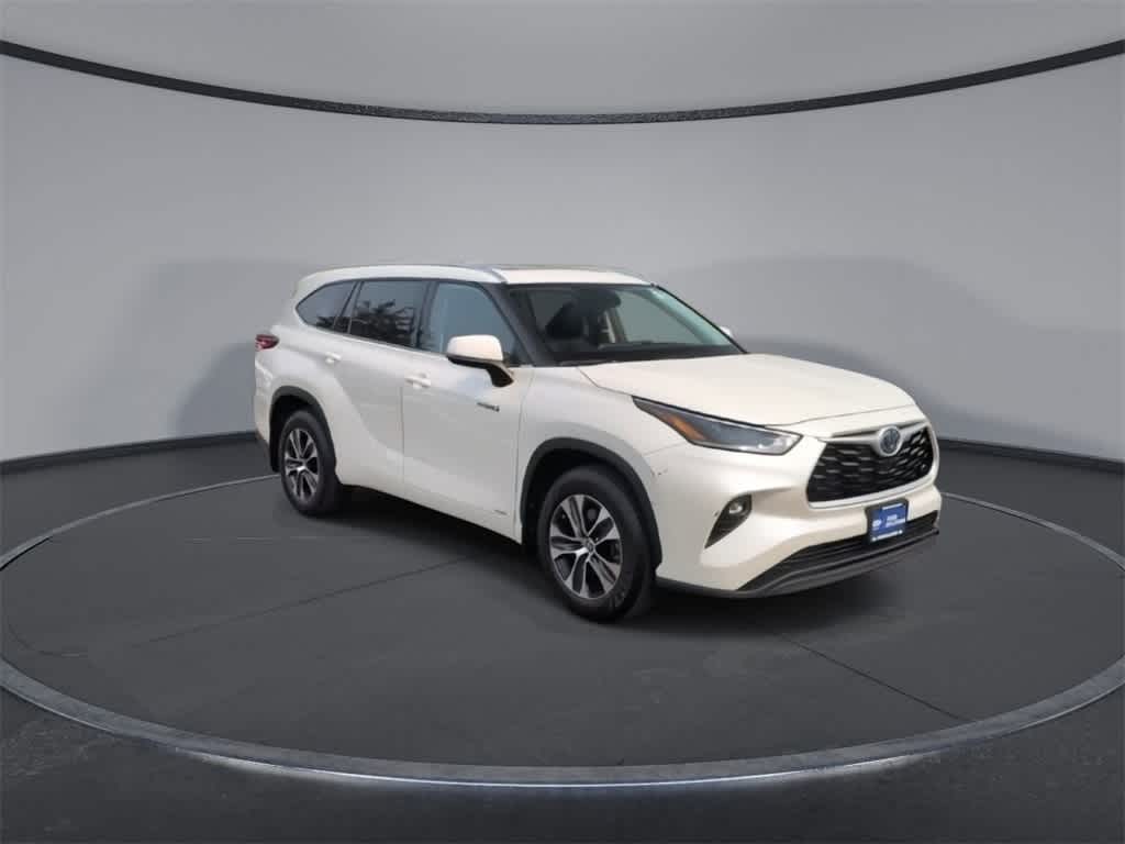 Thumbnail: 2021 Toyota Highlander - 2
