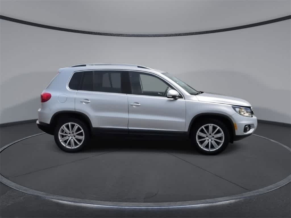 Thumbnail: 2016 Volkswagen Tiguan - 9