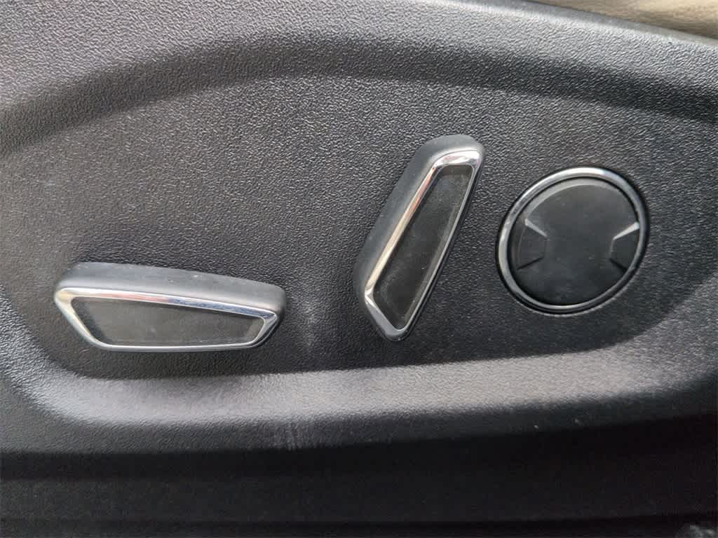 Thumbnail: 2016 Ford Edge - 18