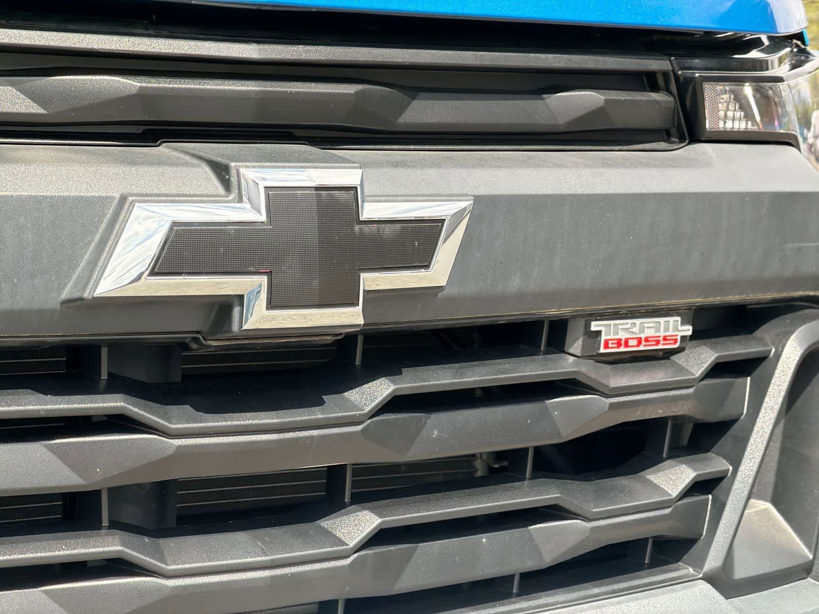 Thumbnail: 2023 Chevrolet Colorado - 12