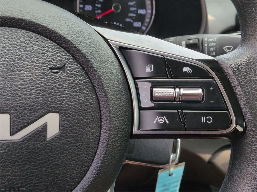 Thumbnail: 2022 Kia Forte - 25
