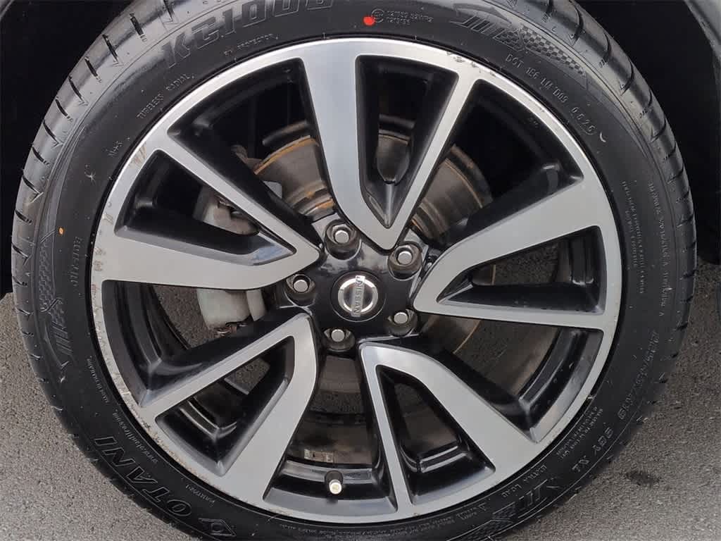 Thumbnail: 2017 Nissan Rogue Sport - 14