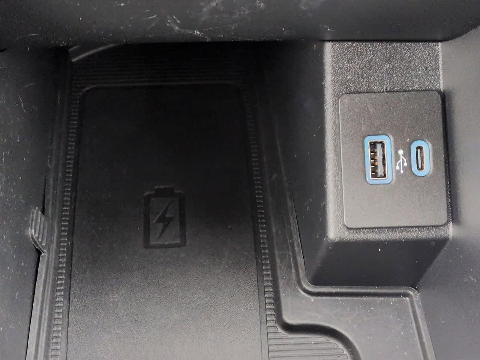 Thumbnail: 2022 Ford Edge - 33