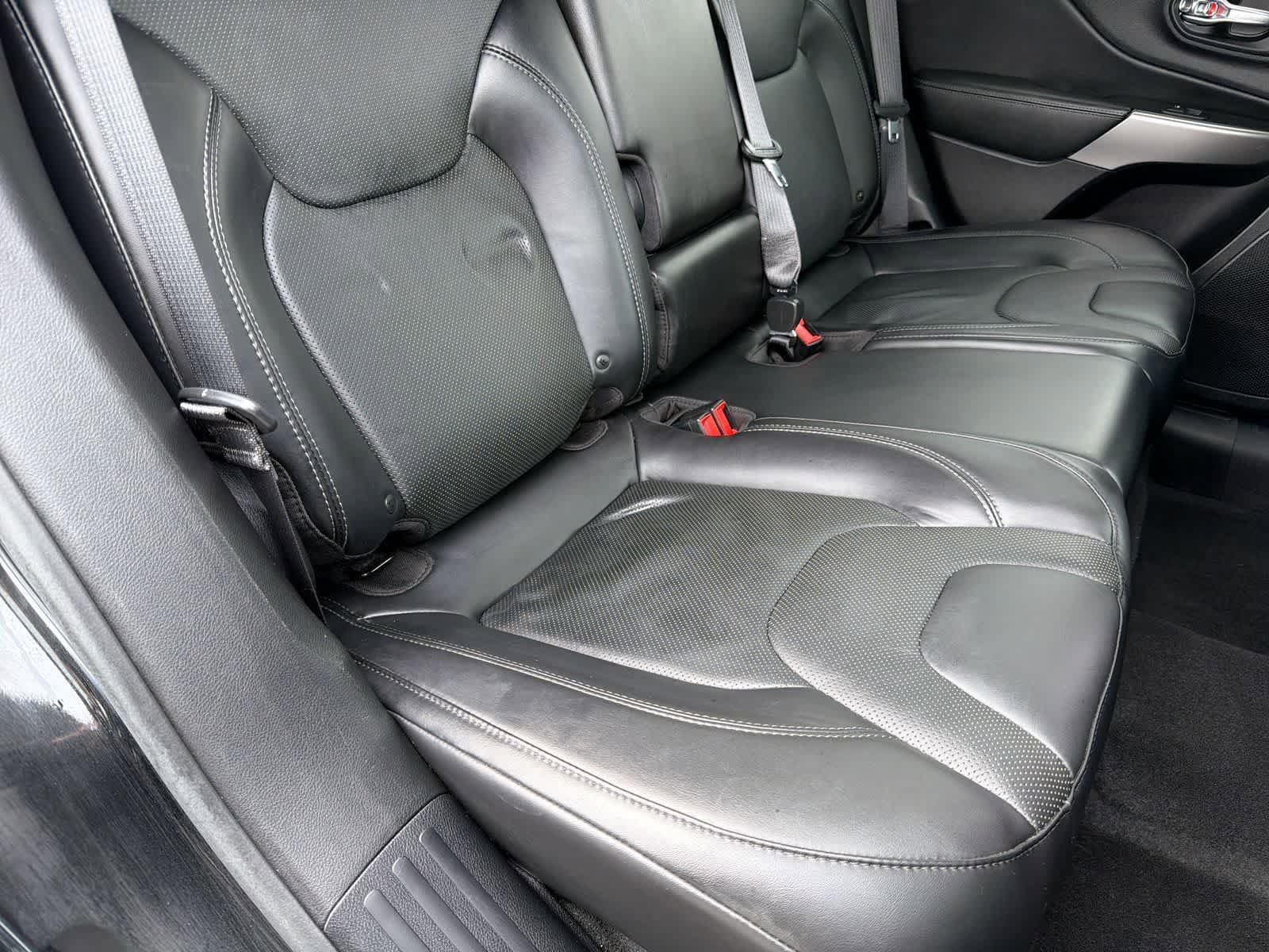 Thumbnail: 2019 Jeep Cherokee - 21