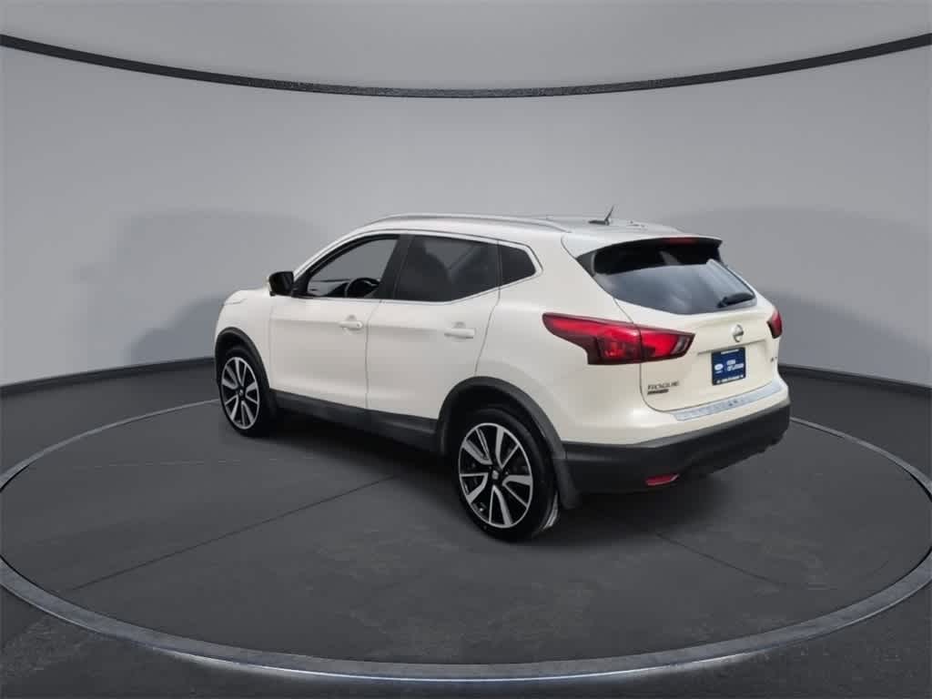 Thumbnail: 2017 Nissan Rogue Sport - 6