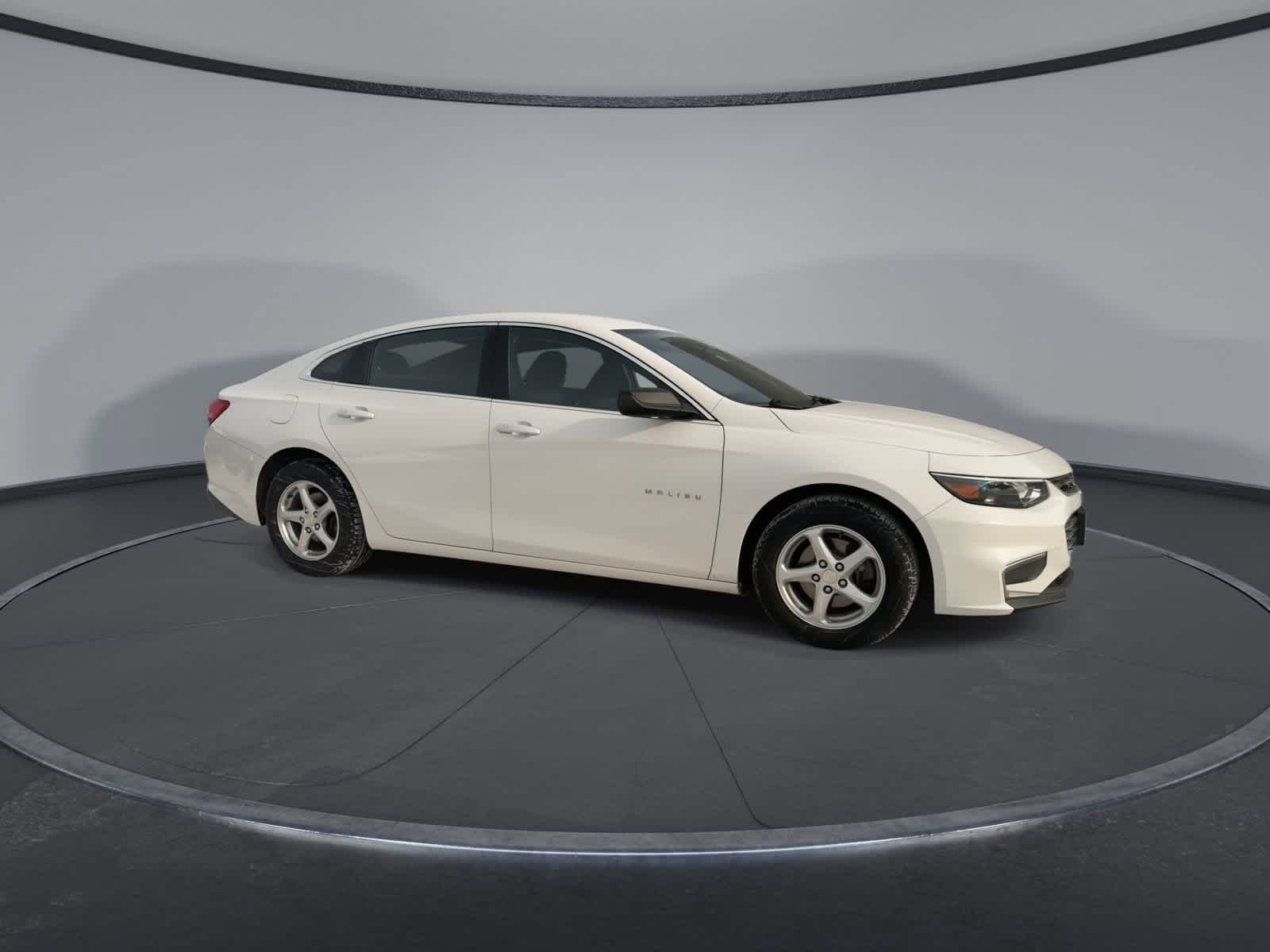 Thumbnail: 2017 Chevrolet Malibu - 2