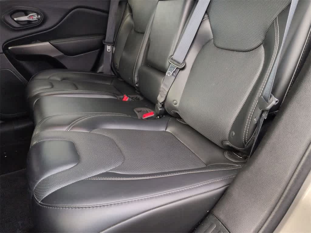 Thumbnail: 2019 Jeep Cherokee - 20