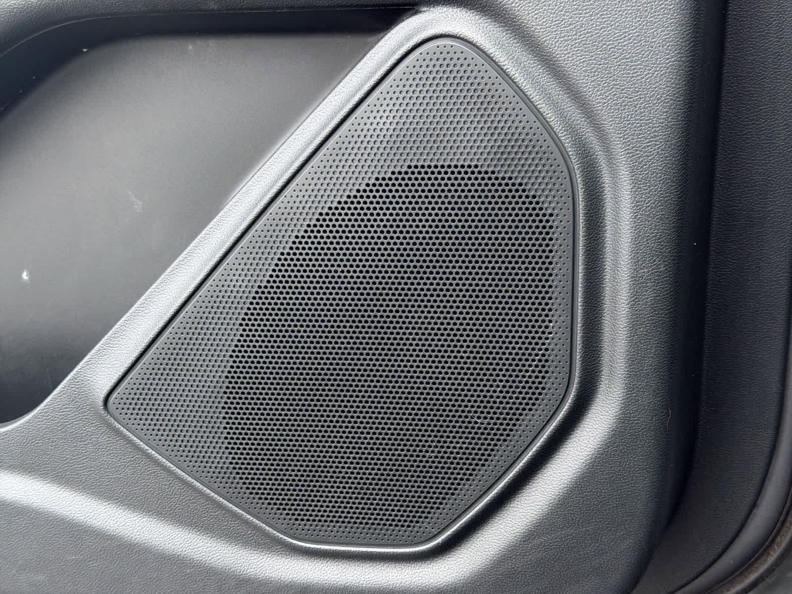 Thumbnail: 2022 Ford Explorer - 31