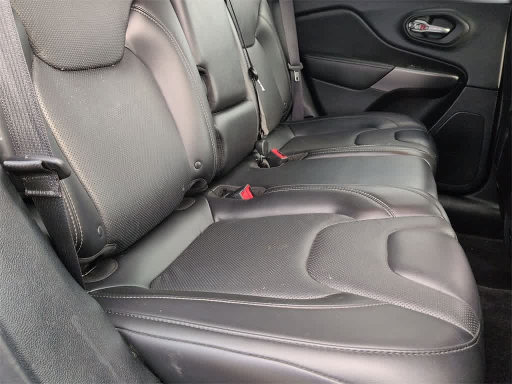 Thumbnail: 2019 Jeep Cherokee - 21