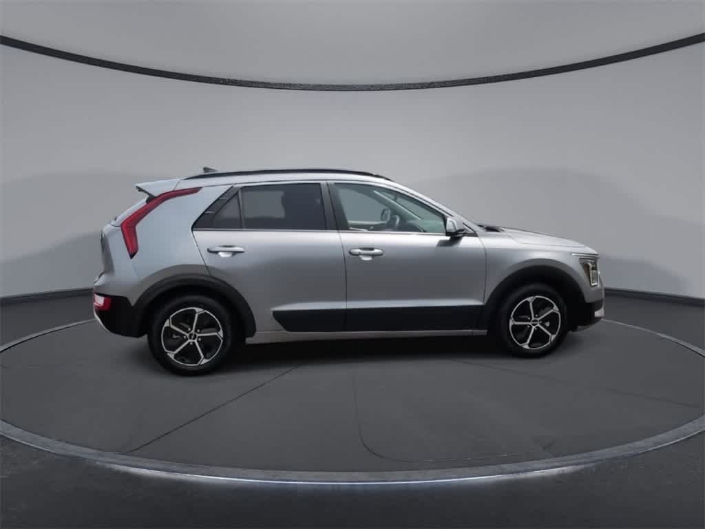 Thumbnail: 2023 Kia Niro - 9
