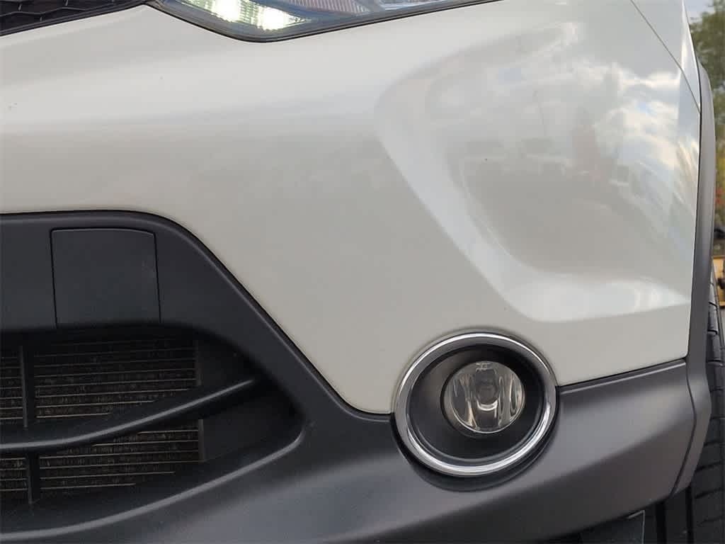 Thumbnail: 2017 Nissan Rogue Sport - 11