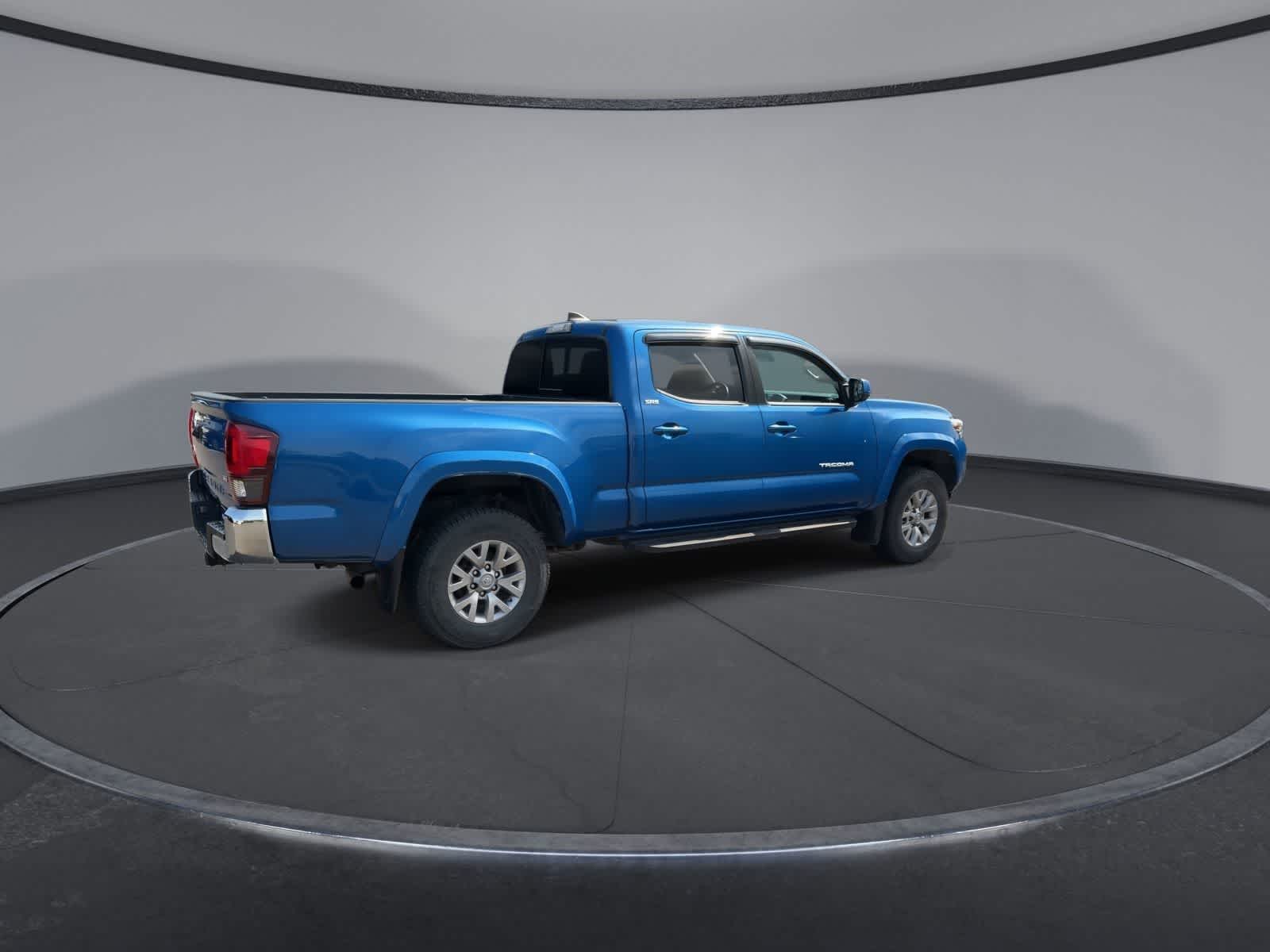 Thumbnail: 2018 Toyota Tacoma - 8