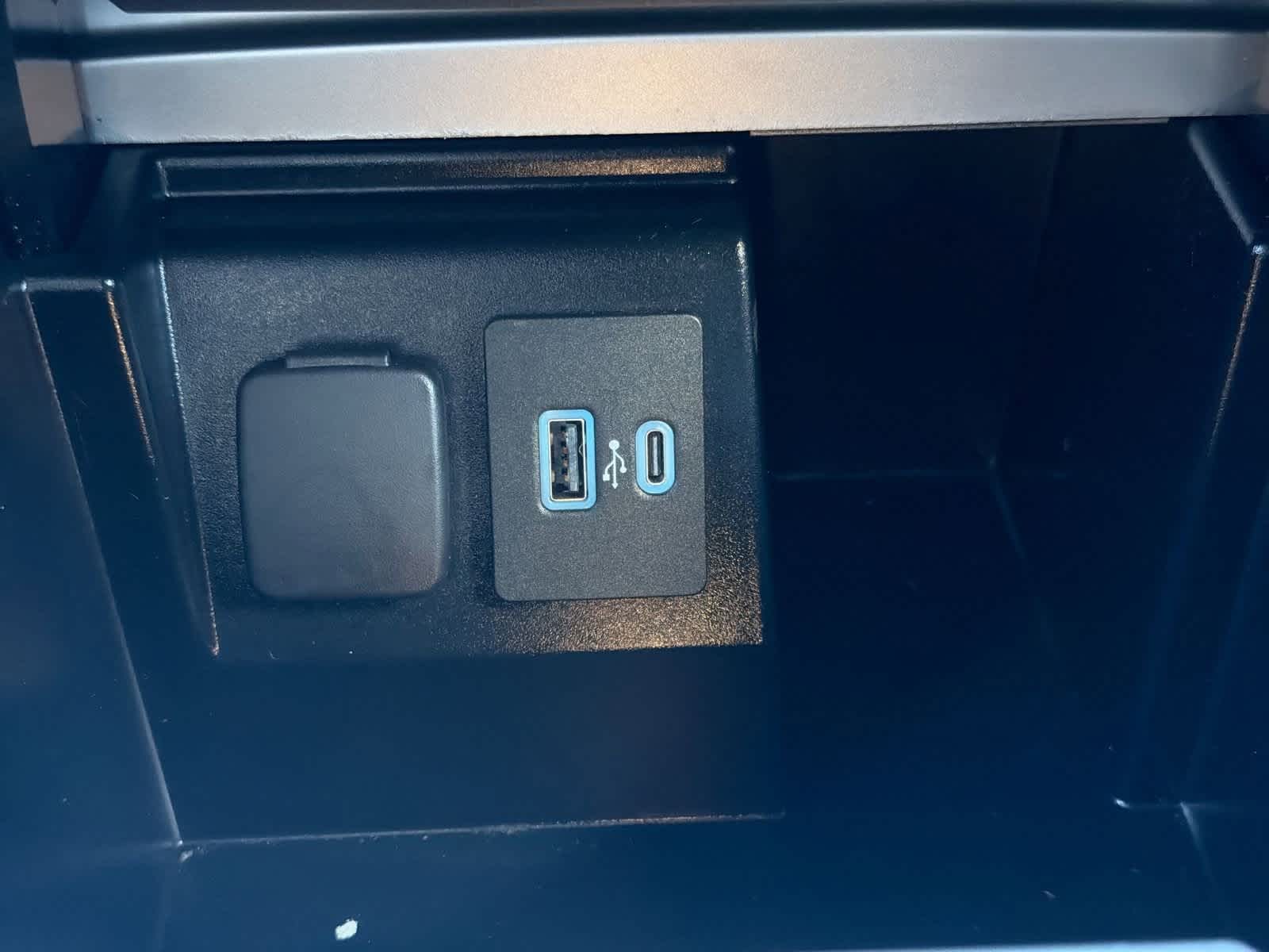 Thumbnail: 2022 Ford Explorer - 34