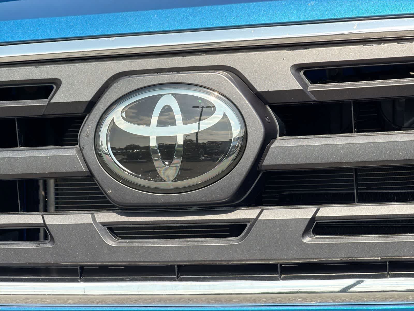 Thumbnail: 2018 Toyota Tacoma - 12