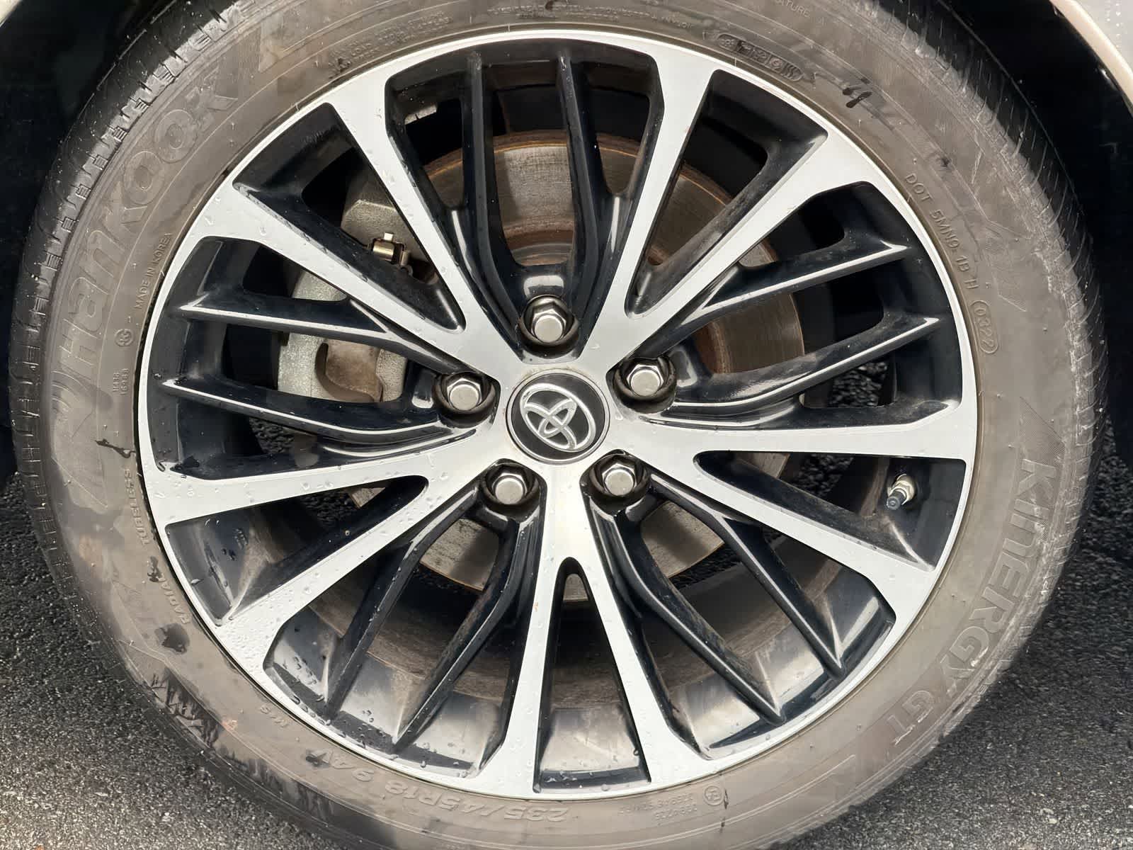 Thumbnail: 2019 Toyota Camry - 14