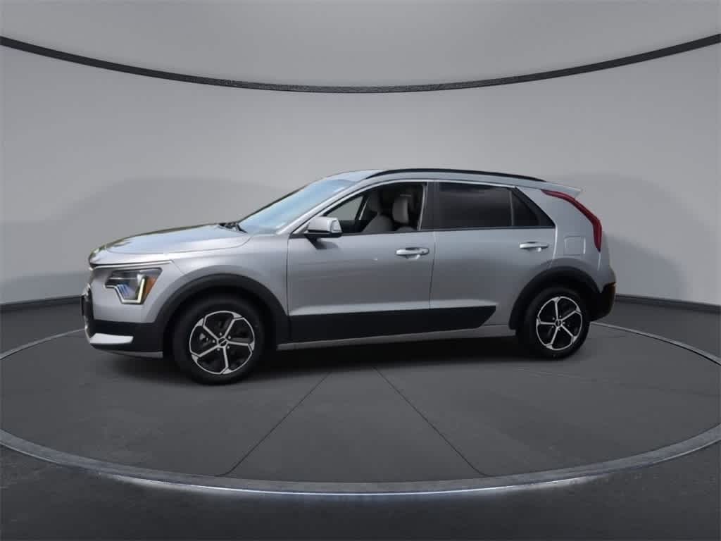 Thumbnail: 2023 Kia Niro - 4
