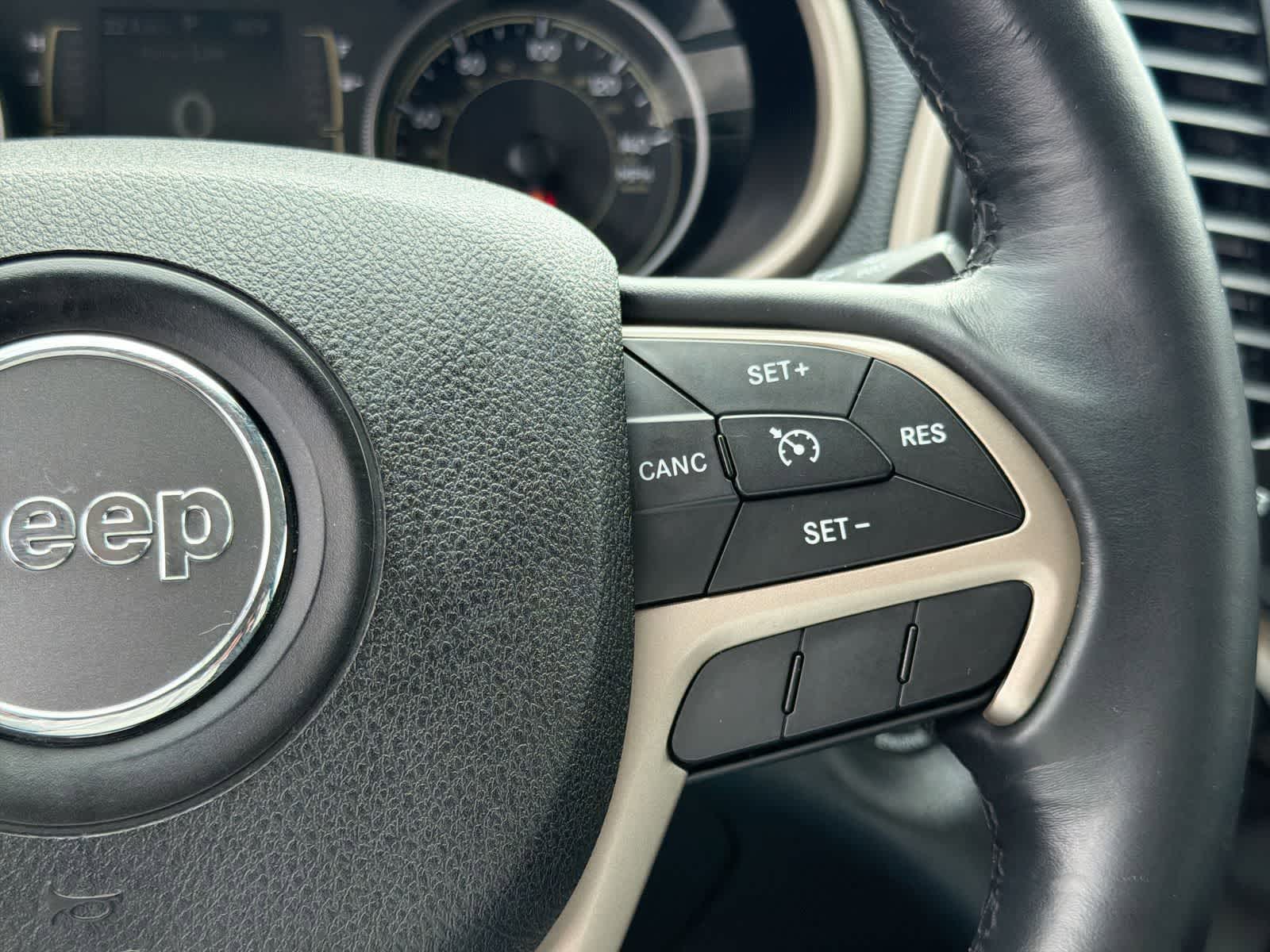 Thumbnail: 2016 Jeep Cherokee - 26