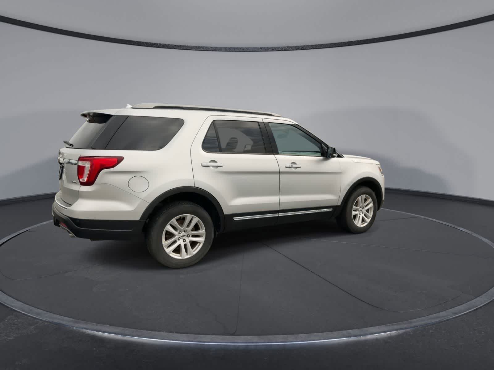 Thumbnail: 2018 Ford Explorer - 8