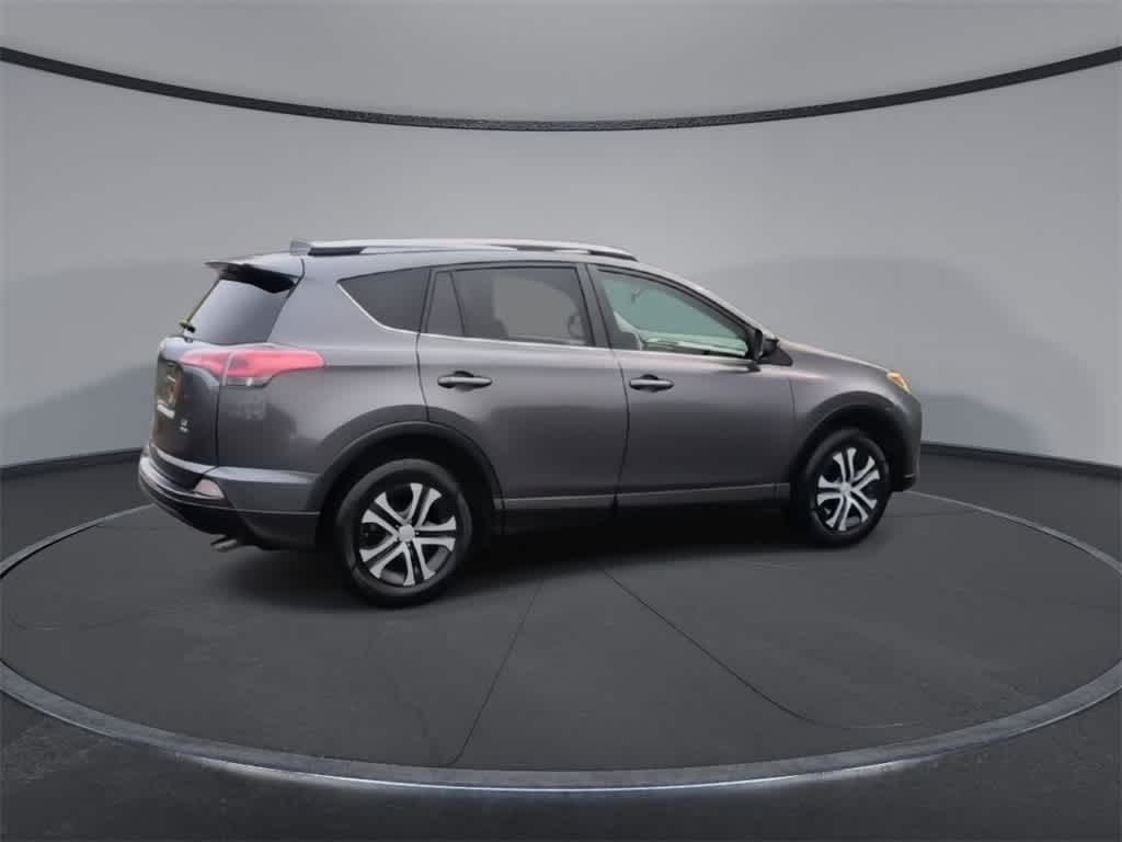 Thumbnail: 2016 Toyota RAV4 - 8