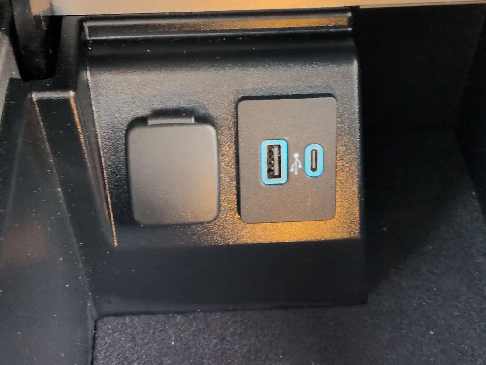 Thumbnail: 2023 Ford Explorer - 31