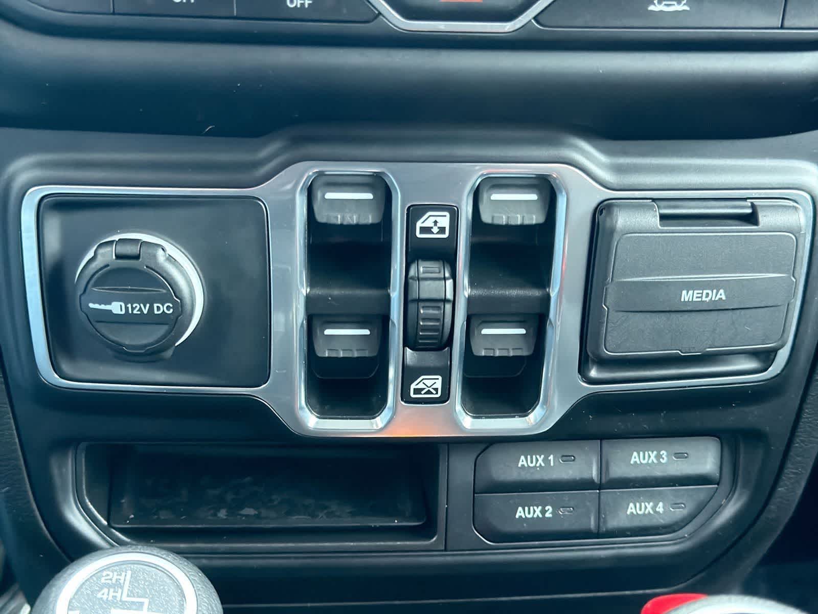 Thumbnail: 2021 Jeep Gladiator - 32