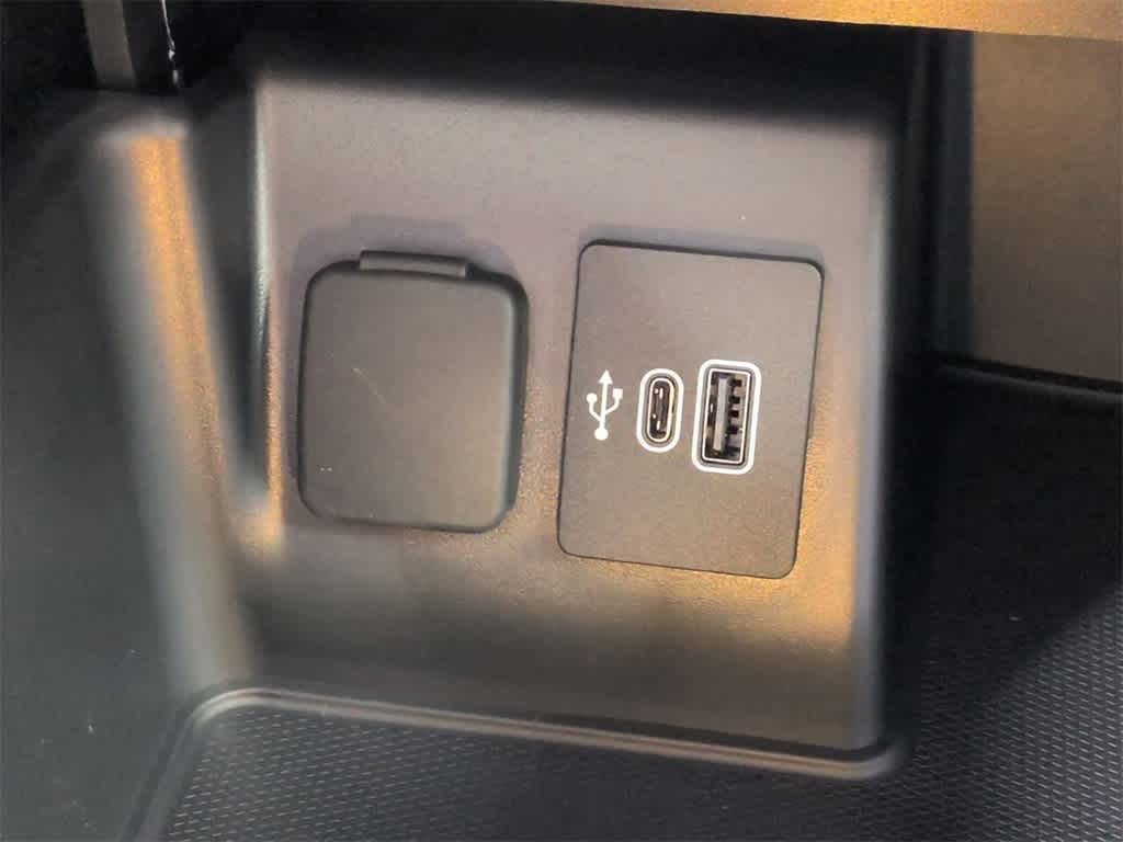 Thumbnail: 2025 Ford Explorer - 32