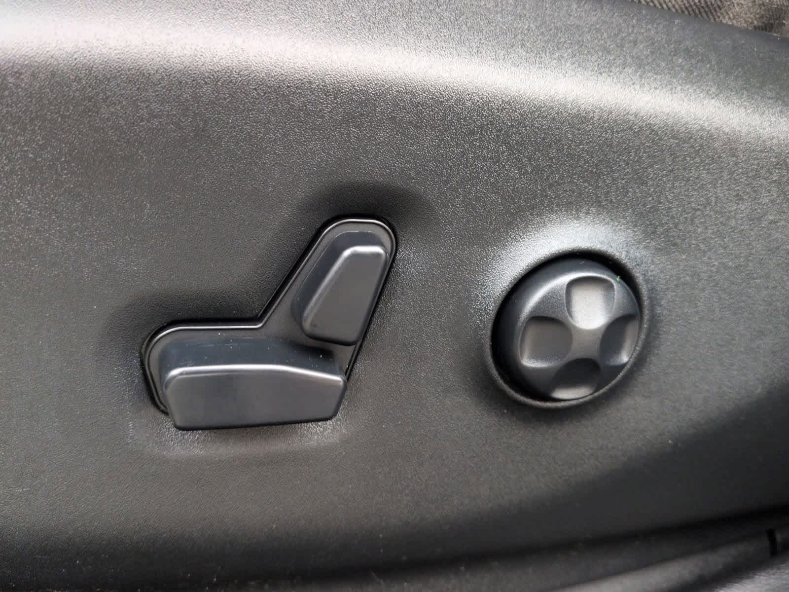 Thumbnail: 2020 Chrysler Pacifica - 18