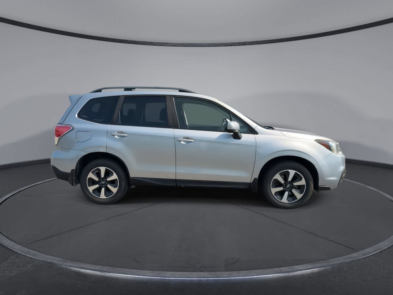 Thumbnail: 2017 Subaru Forester - 8