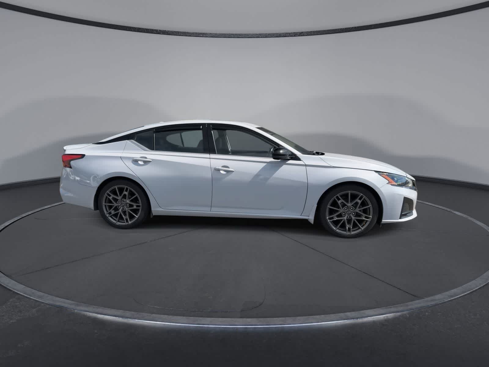 Thumbnail: 2023 Nissan Altima - 9