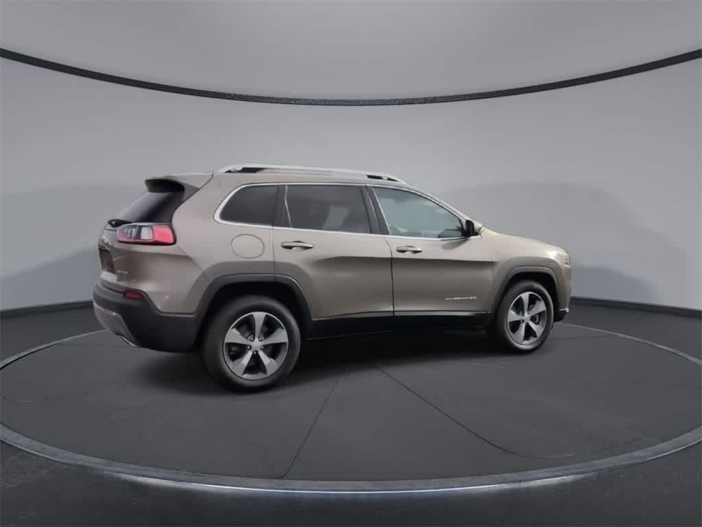 Thumbnail: 2019 Jeep Cherokee - 8