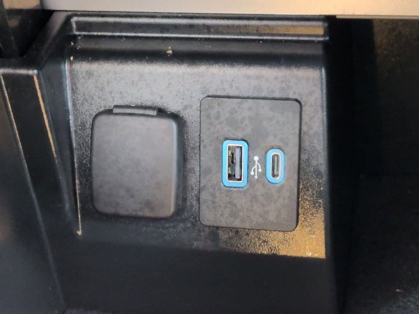 Thumbnail: 2023 Ford Explorer - 34