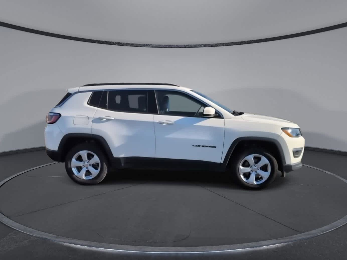 Thumbnail: 2018 Jeep Compass - 9