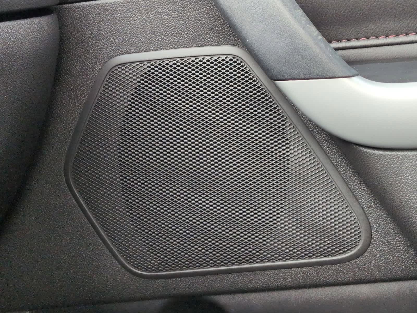 Thumbnail: 2013 Ford Edge - 32