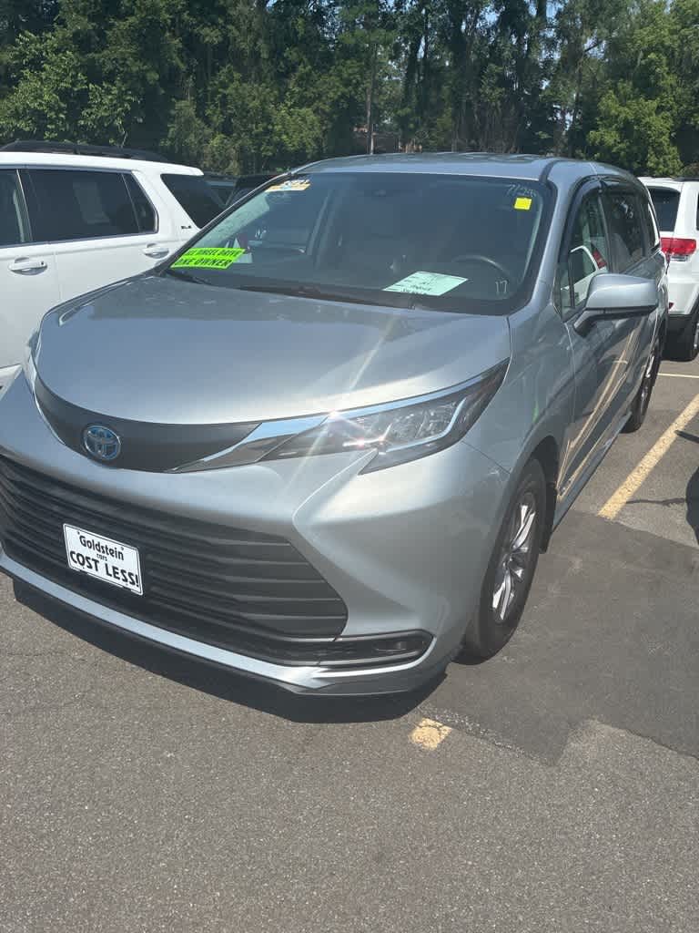 Thumbnail: 2021 Toyota Sienna - 2
