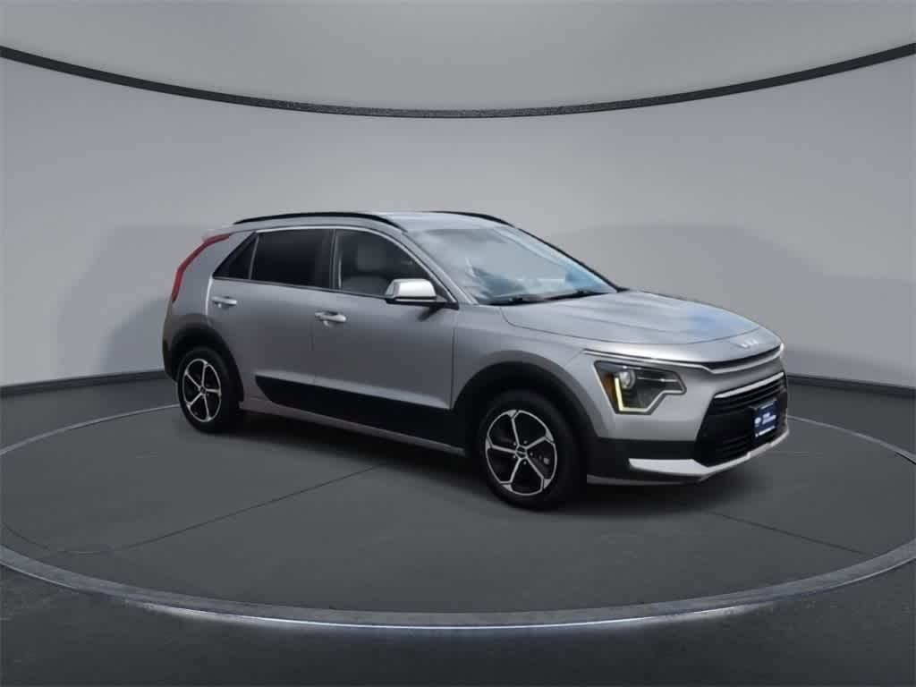 Thumbnail: 2023 Kia Niro - 2