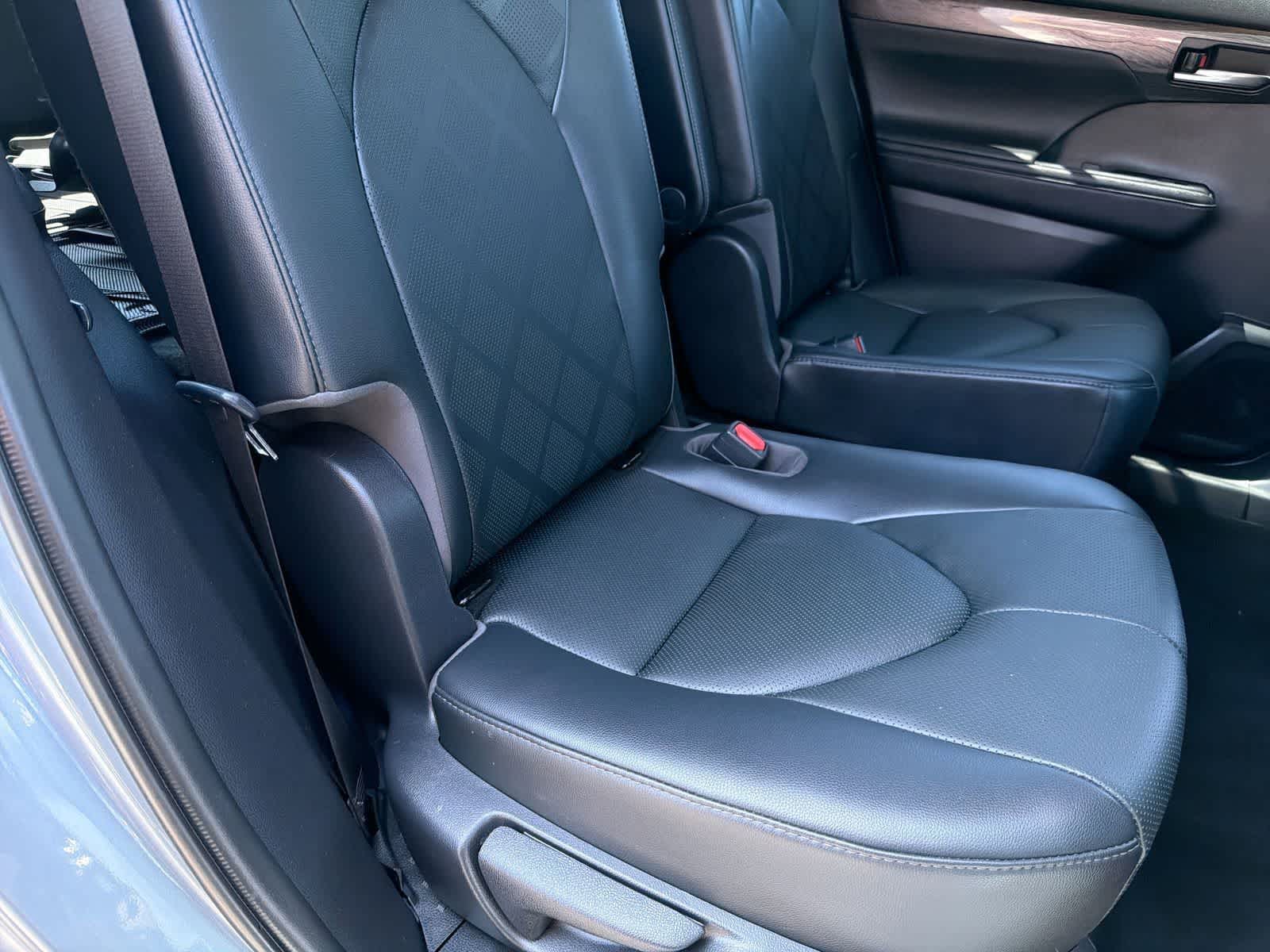 Thumbnail: 2020 Toyota Highlander - 14
