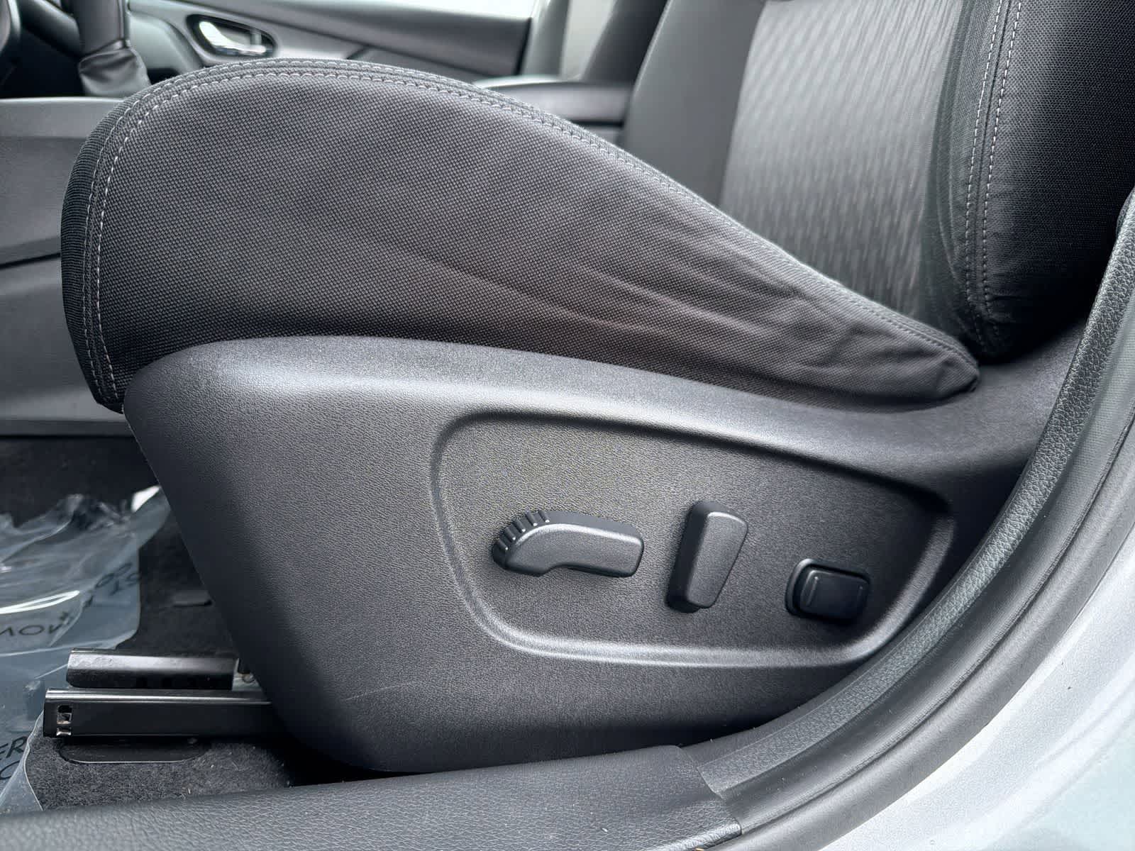 Thumbnail: 2020 Nissan Rogue - 18