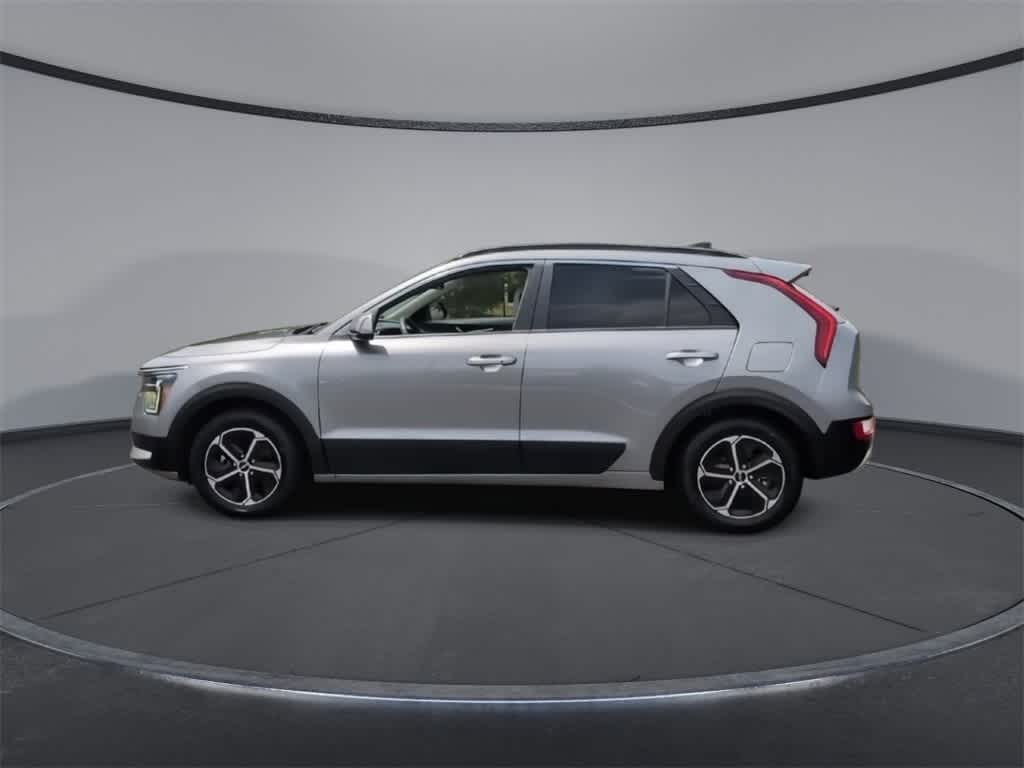 Thumbnail: 2023 Kia Niro - 5