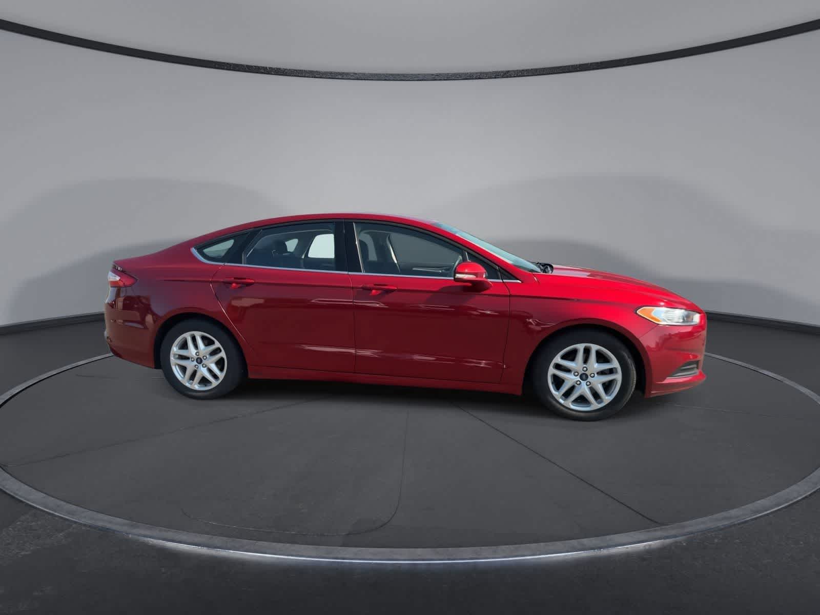 Thumbnail: 2016 Ford Fusion - 8