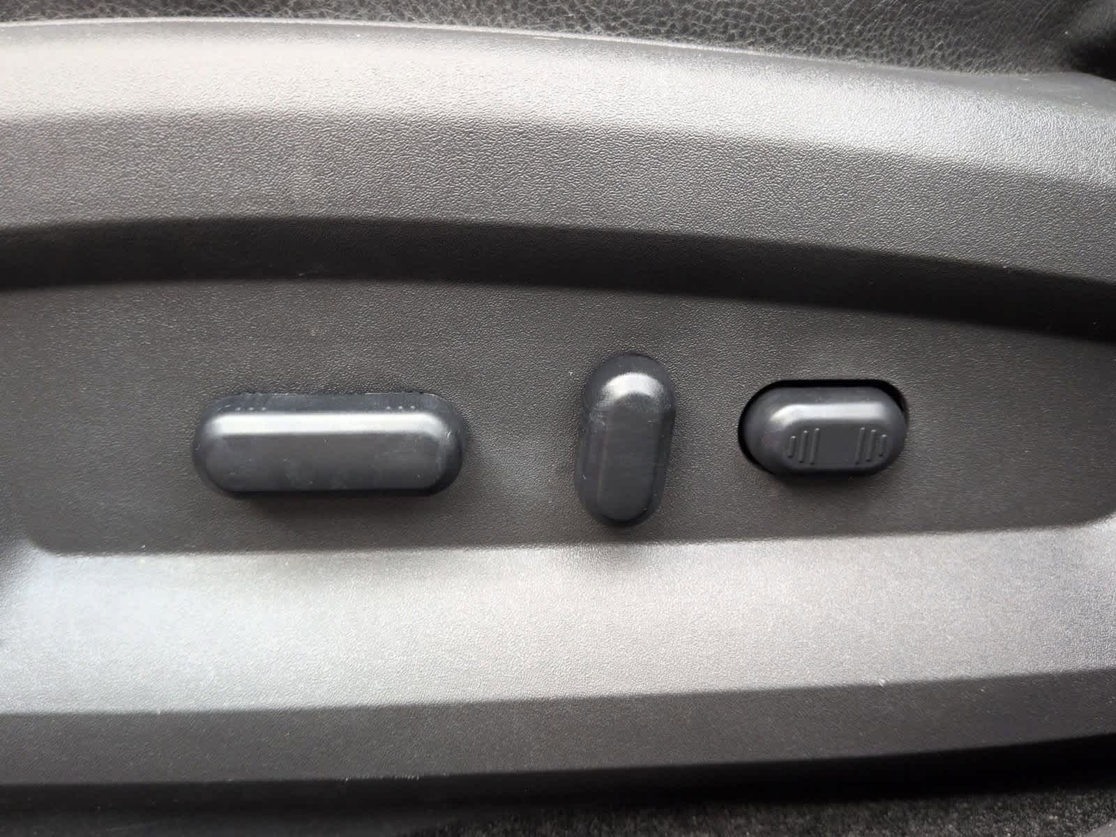 Thumbnail: 2013 Ford Edge - 18