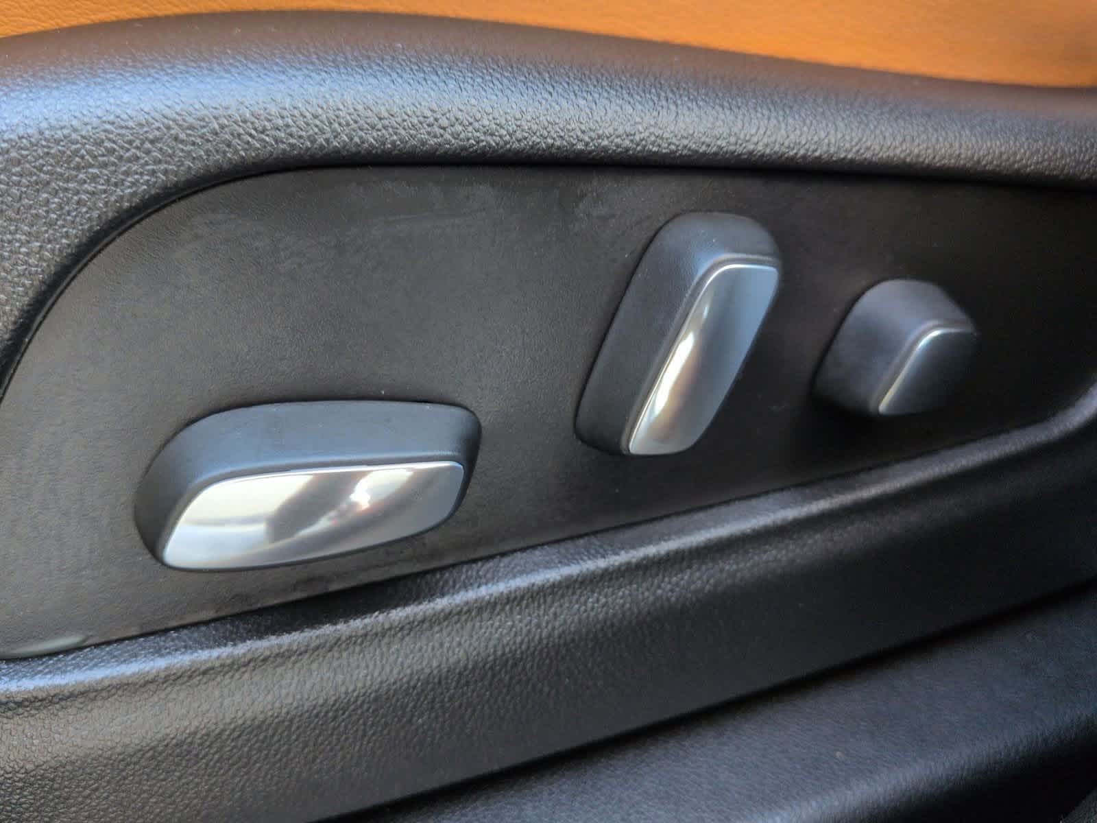 Thumbnail: 2025 Cadillac XT5 - 18