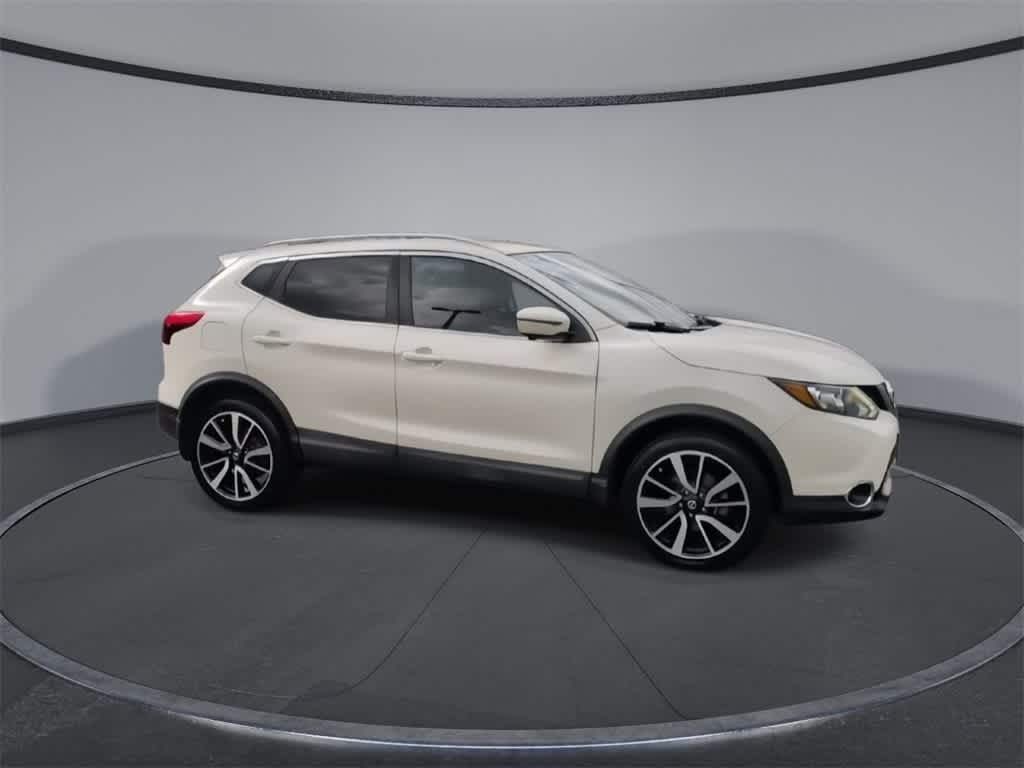 Thumbnail: 2017 Nissan Rogue Sport - 9