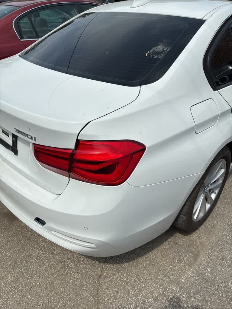 2017 BMW 3 Series 320i 3