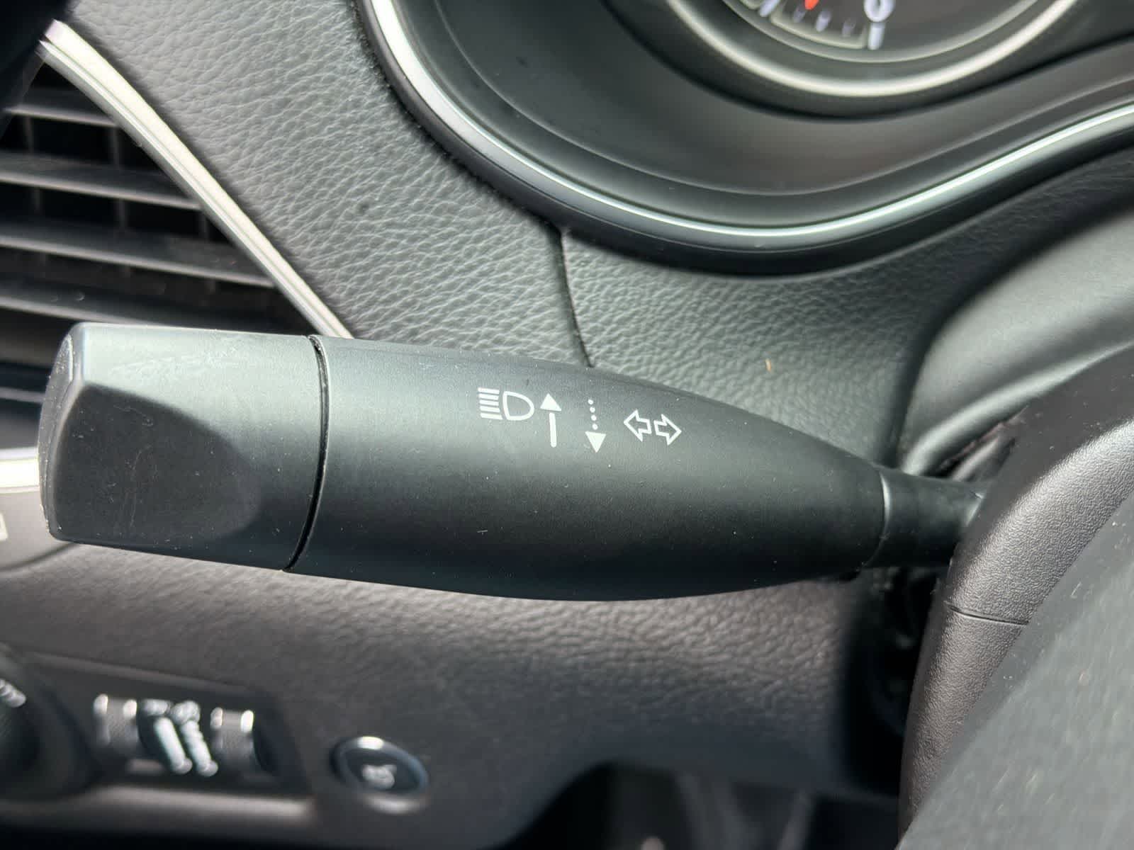 Thumbnail: 2019 Jeep Cherokee - 27