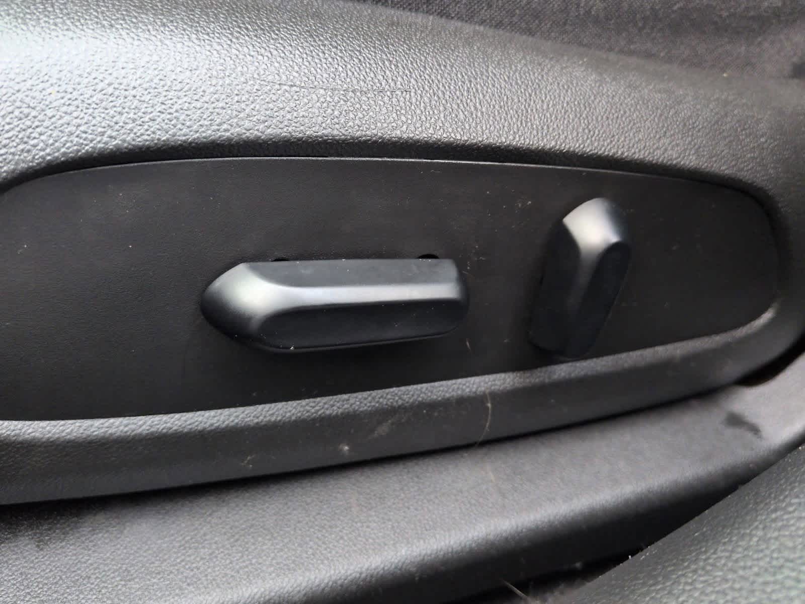 Thumbnail: 2018 Chevrolet Cruze - 18